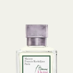  L'Homme À La Rose Eau de Parfum, Maison Francis Kurkdjian, prodává Vivantis.cz, 4 875 KčAčkoli vůně obsahuje hned dva druhy růže, nejvíc tu vystupuje šalvěj muškátová a ambrální dřeva. Kombinace je pižmová, kořeněná a naprosto božská.