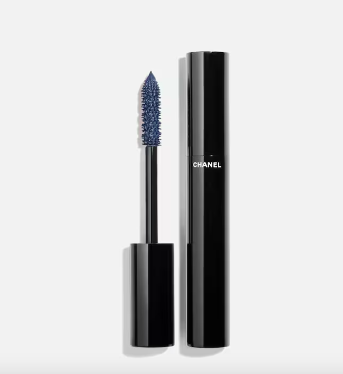  Objemová řasenka Le Volume de Chanel, odstín 70 Blue Night, Chanel, 1 159 Kč 