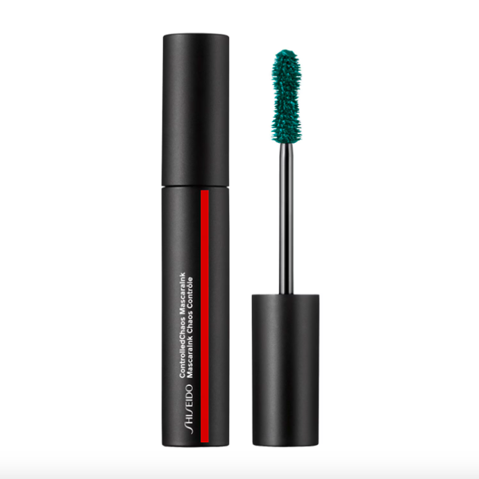  Řasenka pro objem řas Controlled Chaos Mascaraink, odstín Green, Shiseido, 970 Kč 