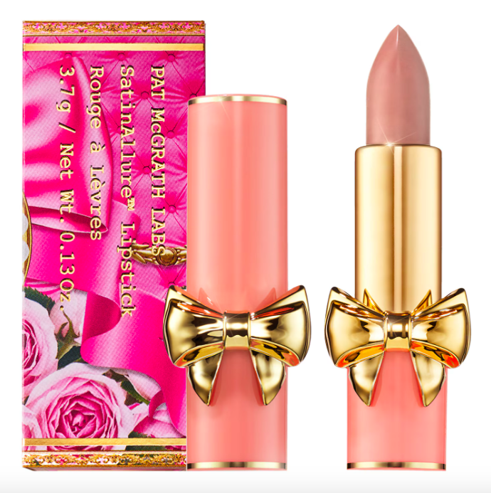  Satin Allure Lipstick, odstín Nude Venus, Pat McGrath Labs, prodává Sephora, 930 Kč 