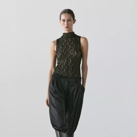 Průhledný krajkový top, Massimo Dutti, 999 Kč