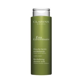 Eau Extraordinaire Shower Milk je sprchové mléko pro ty, kdo chtějí, aby sprcha byla stejně pečující jako parfémový rituál. Krémová textura se při kontaktu s vodou mění ve velmi lehkou pěnu, která jemně myje, nevysušuje a zanechá pokožku hebkou. Vůně je typická pro řadu Eau Extraordinaire – svěží, jemně citrusovo-bylinná, energizující a zároveň uklidňující. Skvělé ráno i večer, když chcete mít pocit, že jste o sebe „něco víc“ udělala.Eau Extraordinaire Shower Milk, Clarins, Fann, 760 Kč