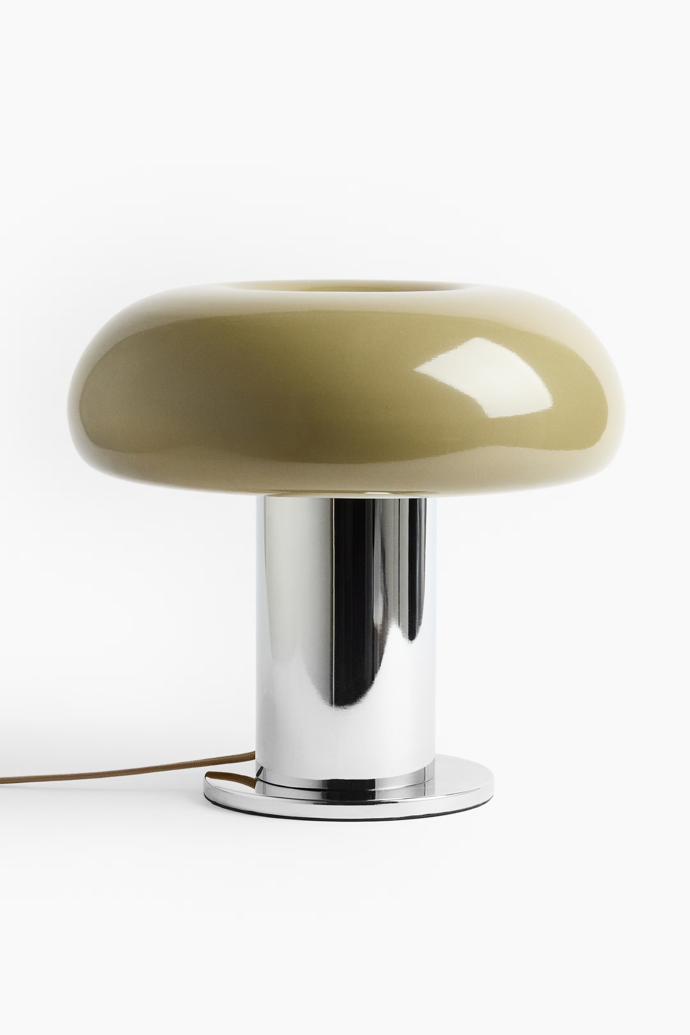 Kovová stolní lampa, H&M, 2 399 Kč