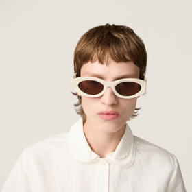 Sluneční brýle, MiuMiu, € 390 Sluneční brýle, MiuMiu, € 390