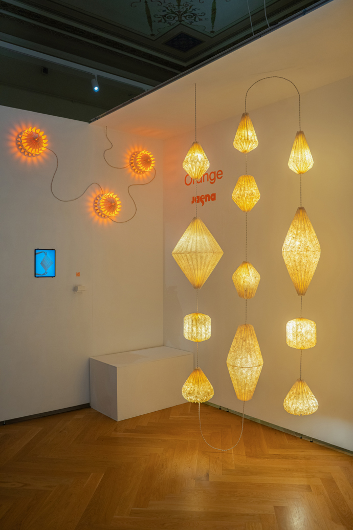 JASNA STUDIO - kolekce světel Floralis Orange, kategorie udržitelný design