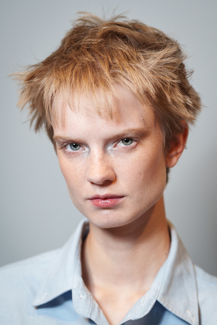  Brassy hair inspirace z přehlídek