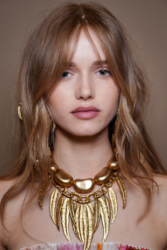  Brassy hair inspirace z přehlídek
