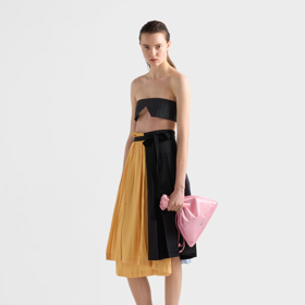 Pouch, Prada, 25100 Kč Pouch, Prada, 25100 Kč