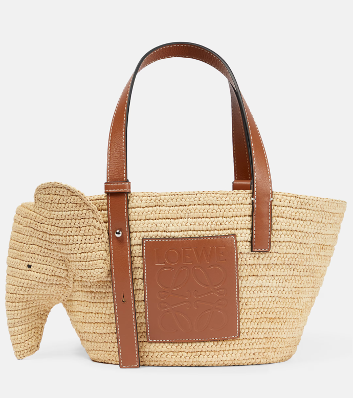 Kabelka, Loewe, MyTheresa, € 950 Kabelka, Loewe, MyTheresa, € 950