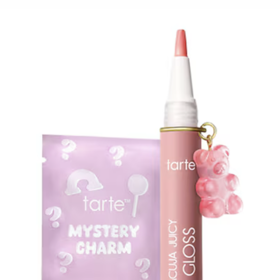 Lesk na rty Maracuja Juicy Lip Gloss, Tarte, prodává Sephora, 780 Kč Lesk na rty Maracuja Juicy Lip Gloss, Tarte, prodává Sephora, 780 Kč