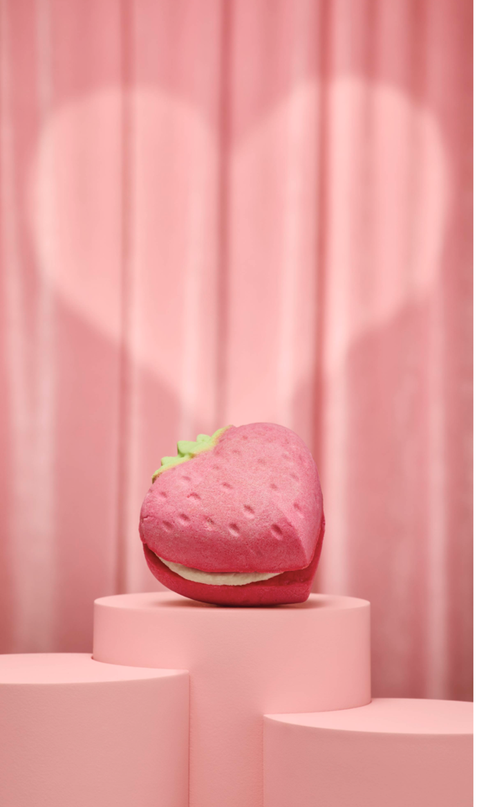  Koupelová pěna Strawberry Crumble, Lush, 250 Kč