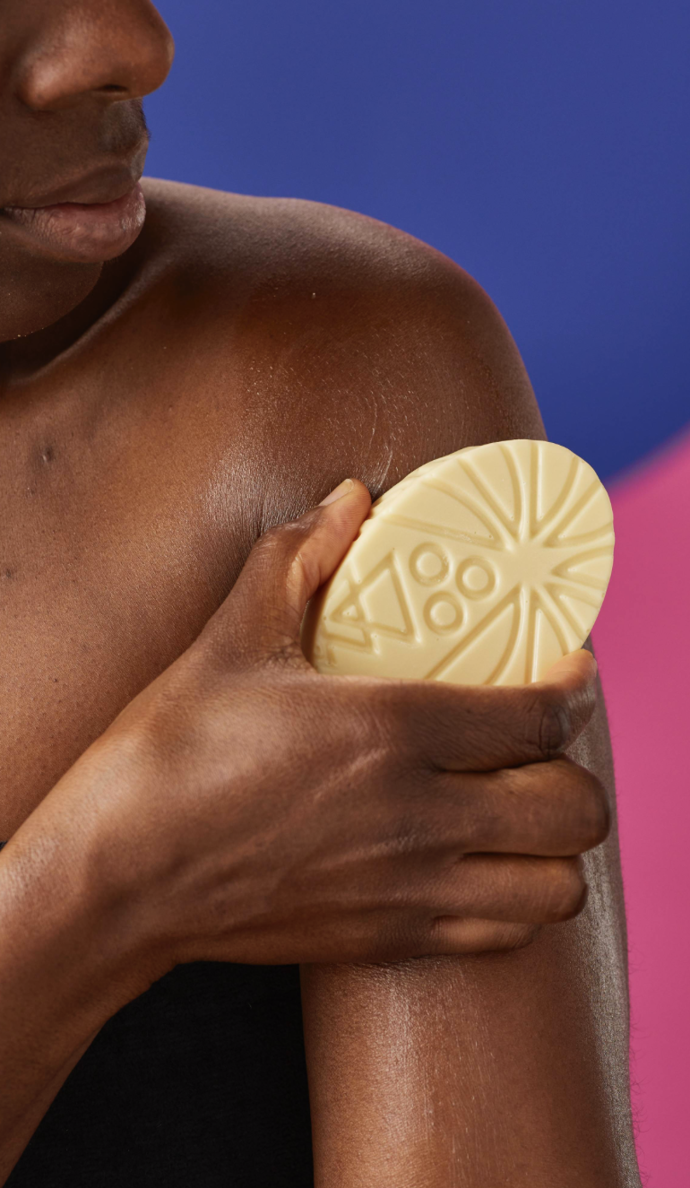  Tuhý masážní olej Coconut Drench, Lush, 395 Kč