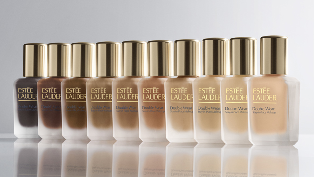 Double Wear Stay-In-Place Make-up, Estée Lauder, 1 650 Kč Double Wear Stay-In-Place Make-up, Estée Lauder, 1 650 Kč