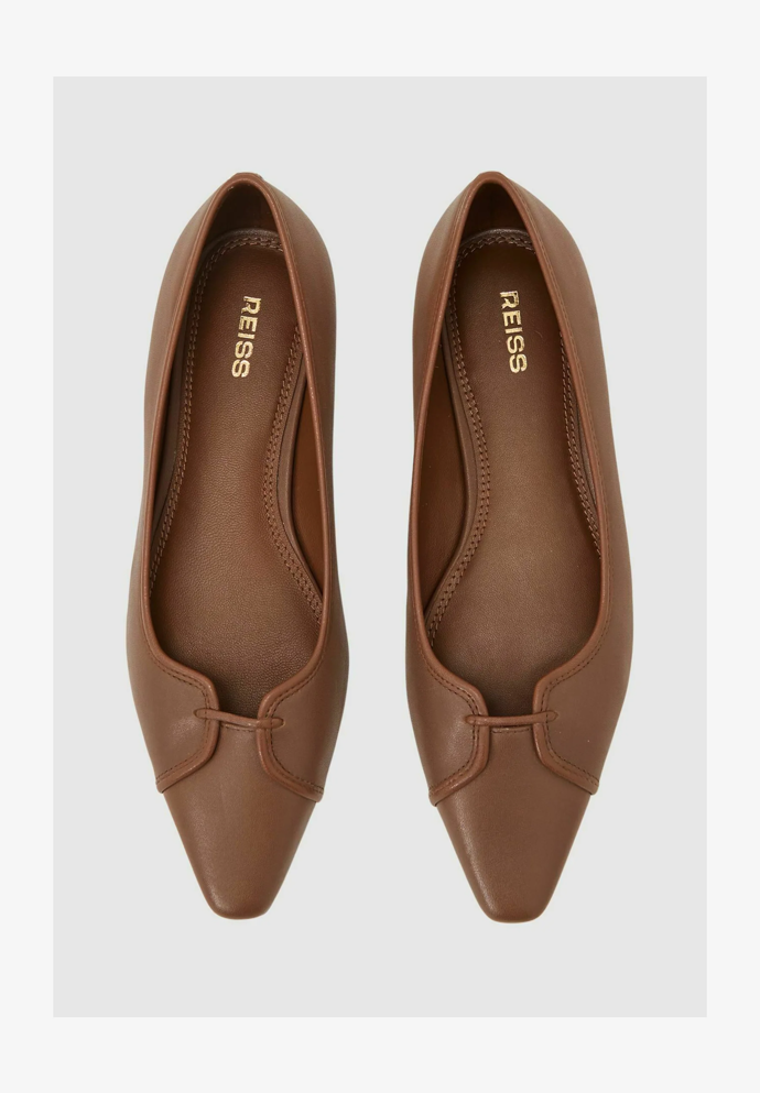 Baleríny, Reiss, Zalando, 6605 Kč Baleríny, Reiss, Zalando, 6605 Kč