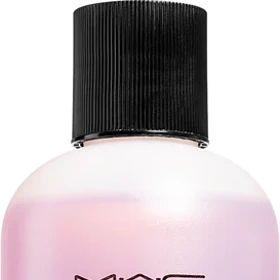 Brush cleanser, MAC Cosmetics, 490 Kč Brush cleanser, MAC Cosmetics, 490 Kč