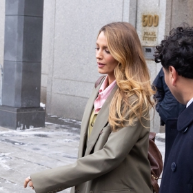 Blake Lively v honey bronde Blake Lively v honey bronde