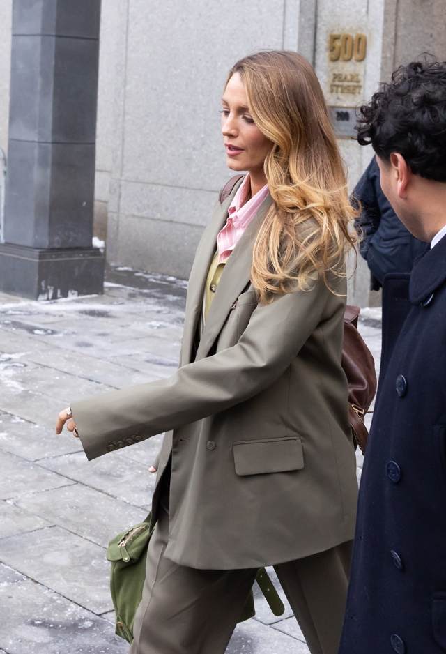 Blake Lively v honey bronde Blake Lively v honey bronde