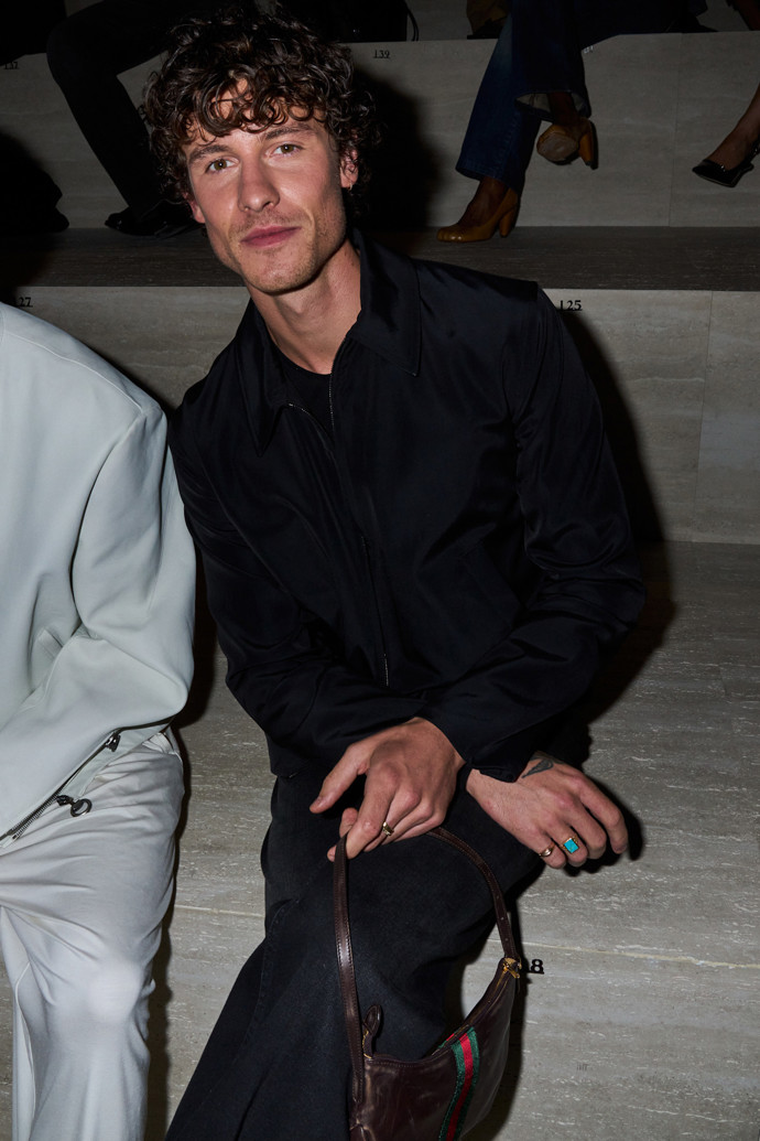 Shawn Mendez na přehlídce Gucci