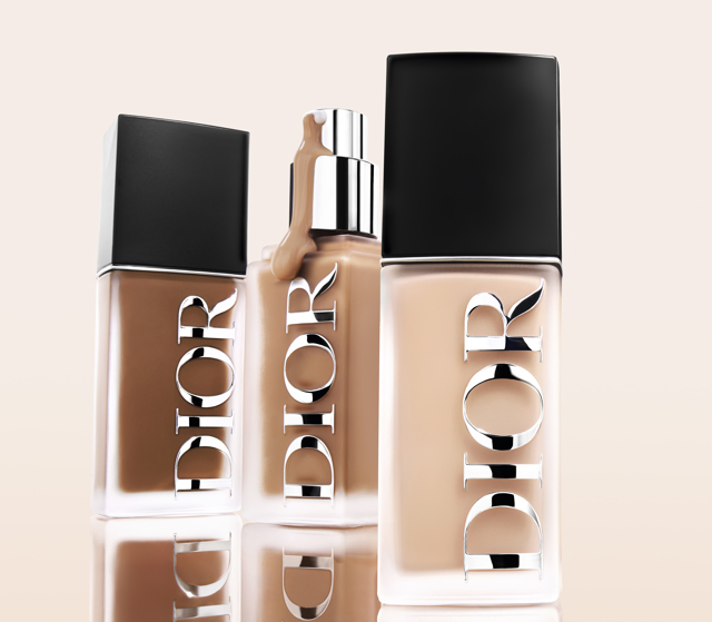 Make-up Forever, Dior, 1 690 Kč Make-up Forever, Dior, 1 690 Kč