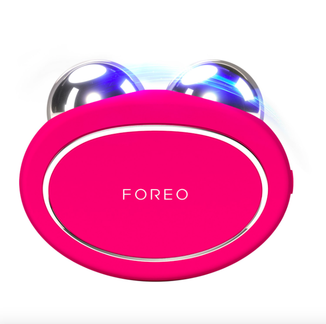 Liftingový přístroj Bear 2, Foreo, prodává Sephora, 10 520 Kč Liftingový přístroj Bear 2, Foreo, prodává Sephora, 10 520 Kč