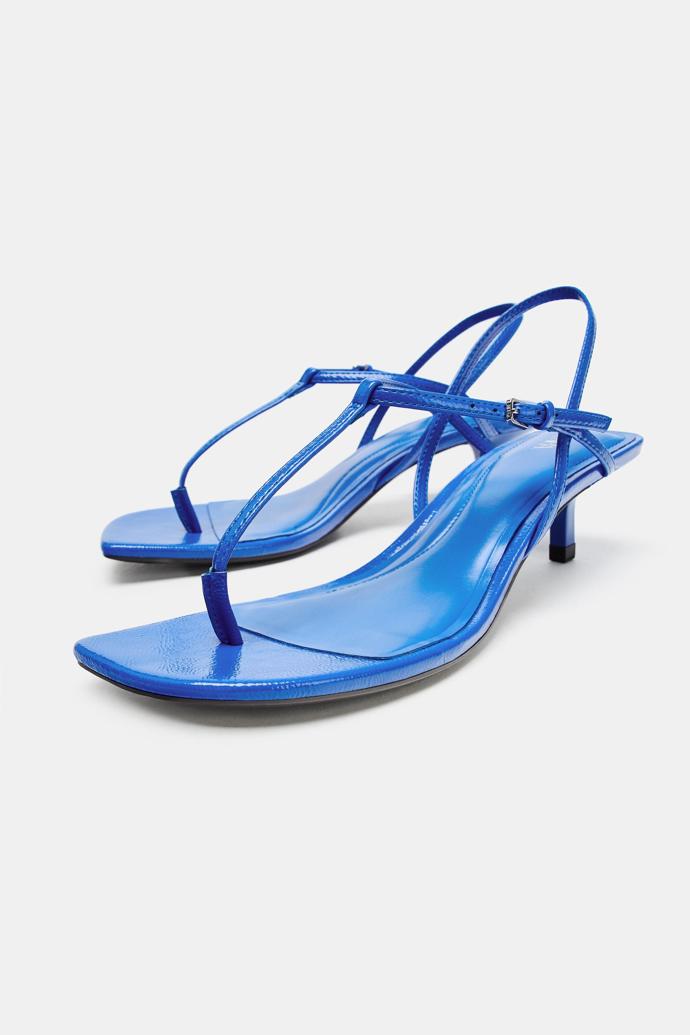 Sandály na podpatku s pásky, Zara, 849 Kč Sandály na podpatku s pásky, Zara, 849 Kč