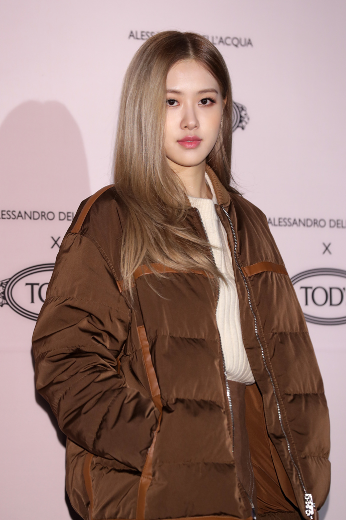  Lisa ve skin-tone hair