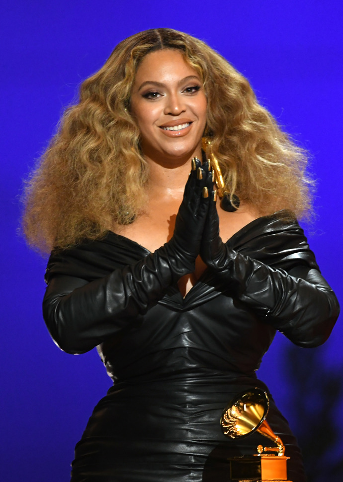  Beyoncé ve skin-tone hair
