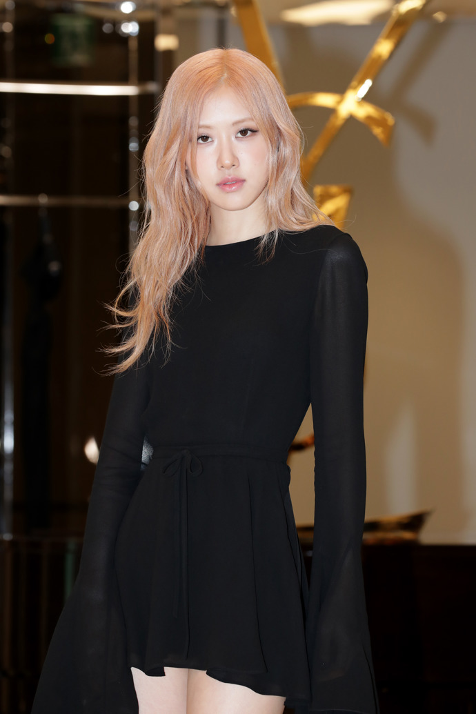  Lisa ve skin-tone hair