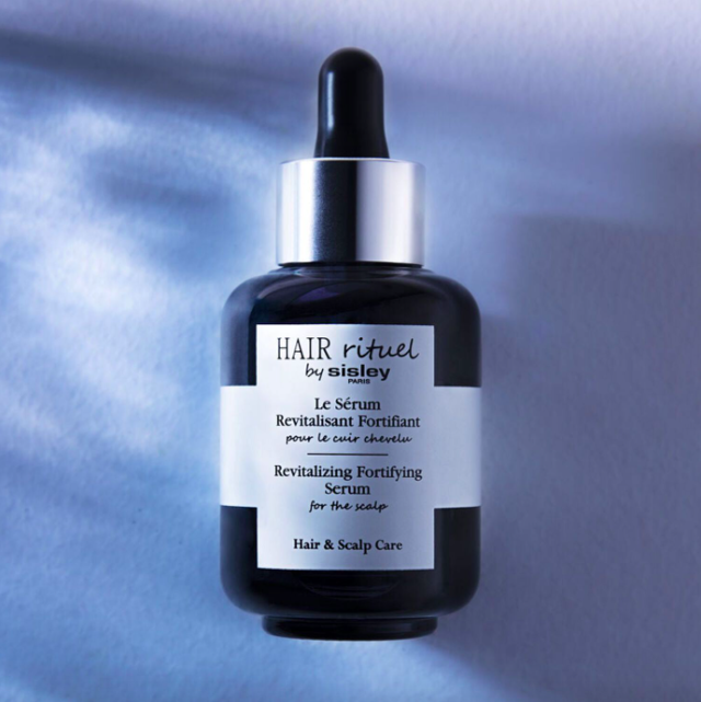 Revitalizing Fortifying Serum, Sisley, 5 050 Kč Revitalizing Fortifying Serum, Sisley, 5 050 Kč