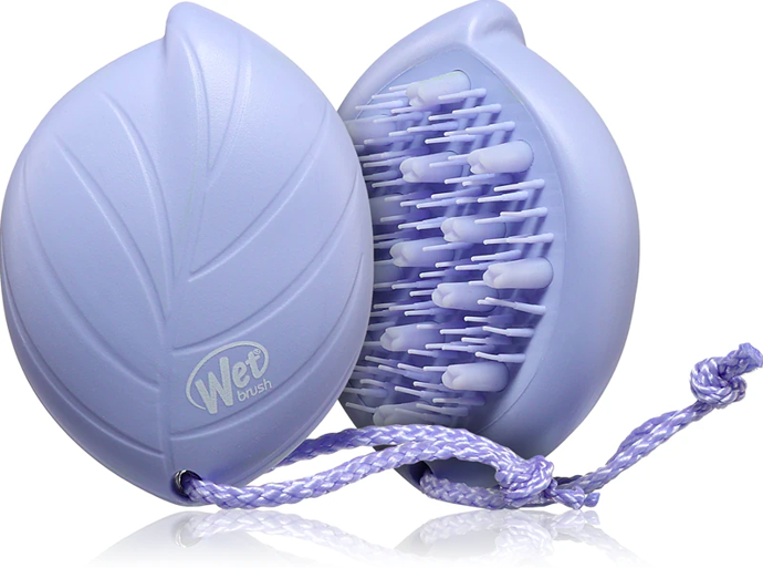  Go Green Oil infused scalp massager and exfoliator, Wet Brush, prodává Notino, 251 Kč