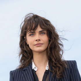 Cara Delevingne v Cannes v novém účesu Cara Delevingne v Cannes v novém účesu