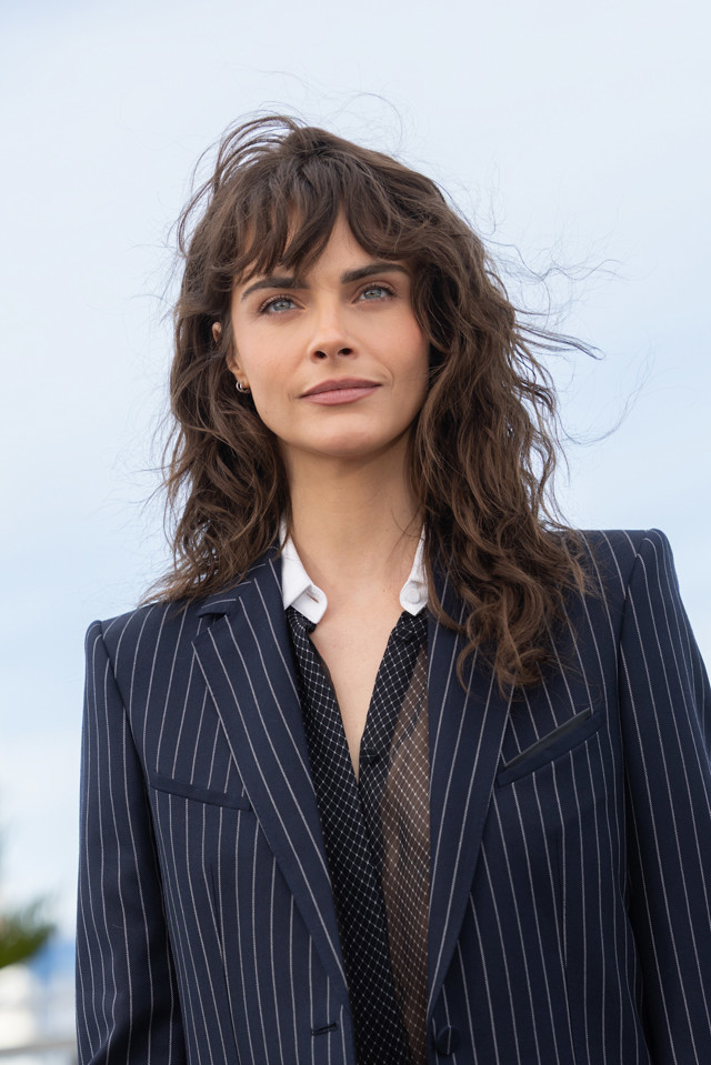 Cara Delevingne v Cannes v novém účesu Cara Delevingne v Cannes v novém účesu