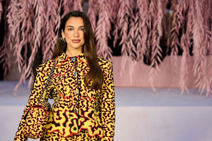 Dua Lipa Chanel
