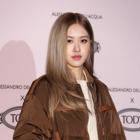 Rose z Blackpink v skin-tone brown Rose z Blackpink v skin-tone brown