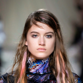 Fantasy hair na přehlídce Mary Katrantzou Fantasy hair na přehlídce Mary Katrantzou