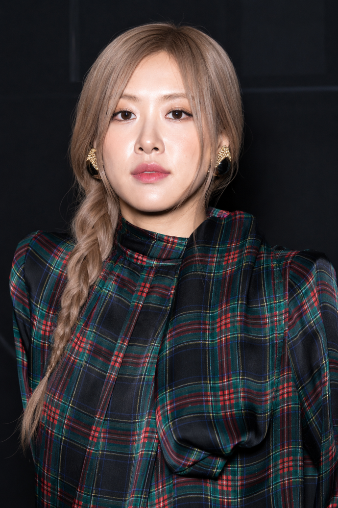  Rose z Blackpink ve skin-tone brown