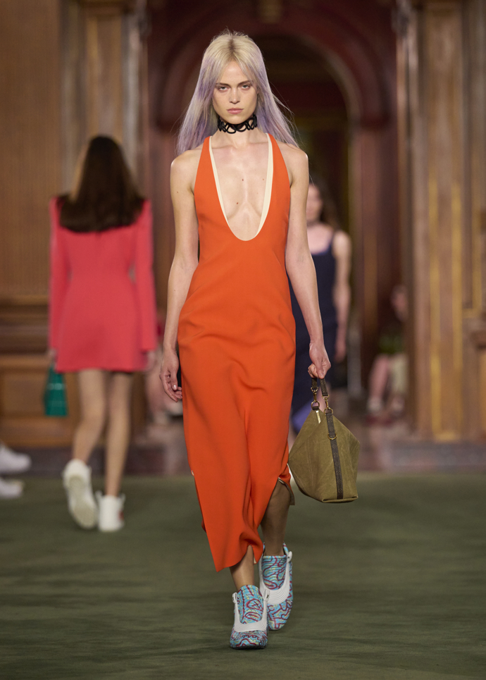  Fantasy hair na přehlídce Louis Vuitton Cruise 2027