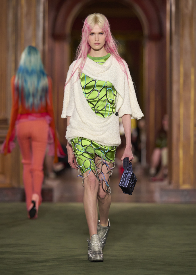  Fantasy hair na přehlídce Louis Vuitton Cruise 2027