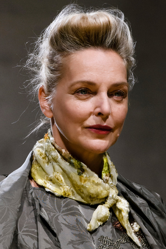 Inspirace na grey hair z přehlídkových mol Inspirace na grey hair z přehlídkových mol