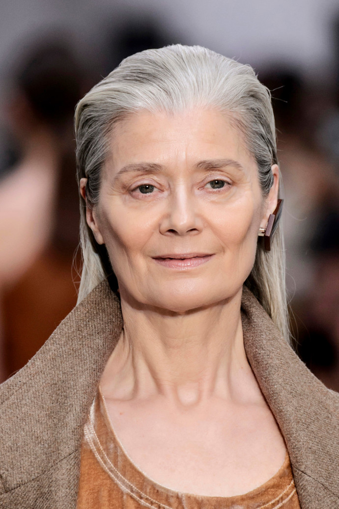 Inspirace na grey hair z přehlídkových mol Inspirace na grey hair z přehlídkových mol