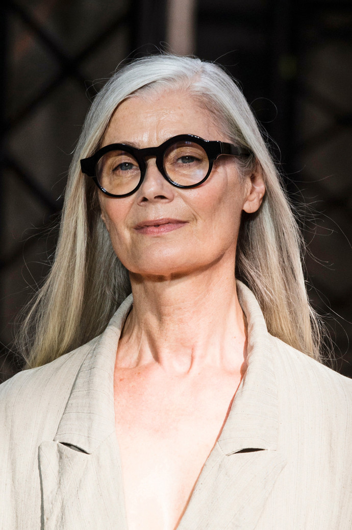 Inspirace na grey hair z přehlídkových mol Inspirace na grey hair z přehlídkových mol