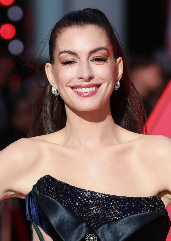  Anne Hathaway a jeji power pony