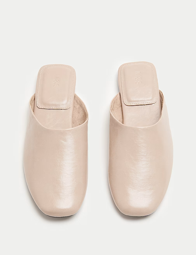 Mules, Marks & Spencer, 1099 Kč Mules, Marks & Spencer, 1099 Kč