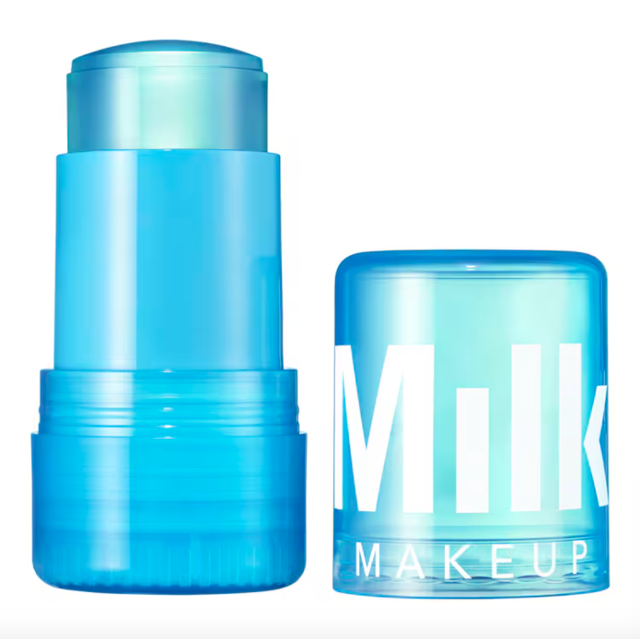 Zklidňující a osvěžující tyčinka s niacinamidem Cooling Water Jelly Ice, Milk Makeup, prodává Sephora, 870 Kč Zklidňující a osvěžující tyčinka s niacinamidem Cooling Water Jelly Ice, Milk Makeup, prodává Sephora, 870 Kč