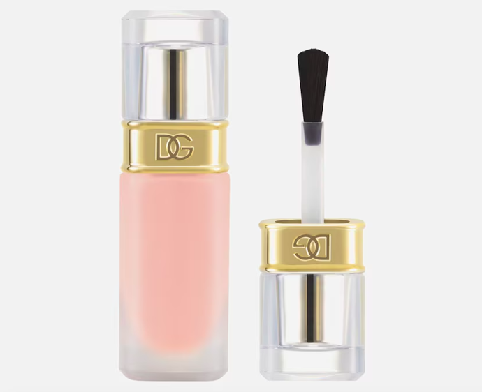  Lak na nehty Nailed It!Quick Dry Lasting Nail Lacquer, ods. 1 Misty Pink, Dolce&Gabbana, prodává Douglas, 640 Kč