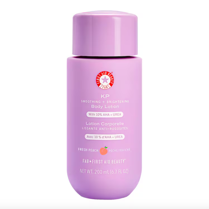  Vyhlazující tělové mléko KP Smoothing Brightening Body Lotion, First Aid Beauty, prodává Sephora, 900 Kč