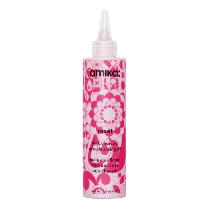 Amika Reset – Čisticí olej na vlasy, 200 ml, 870 Kč, prodává Sephora.