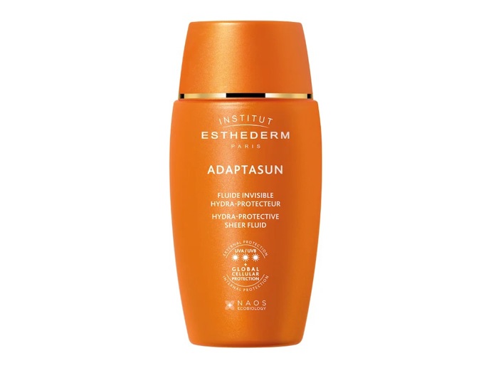 EvropaNováček v nabídce, Institut Esthederm Adaptasun Hydra-Protective Sheer Fluid SPF 50 (2 200 Kč, eshop-esthederm.cz), je ultralehký a průsvitný fluid s technologií Global Cellular Protection; hydratuje pleť a podle testů výrobce zlepší hydrataci pleti už po hodině o 45 % 