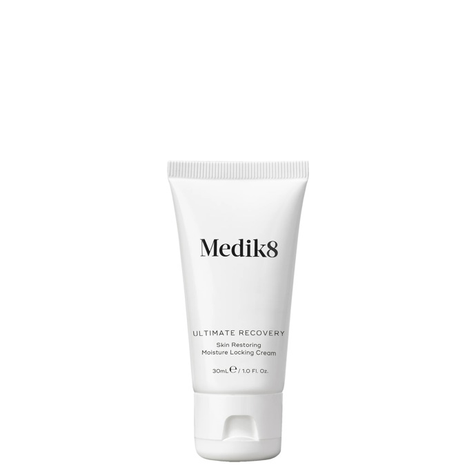 Pro suchou pleť: Medik8 Ultimate Recovery, prodává Anna Brandejs, 1 220 Kč / 30 ml. Hutný regenerační krém stavěný přímo na velmi suchou a podrážděnou pokožku.