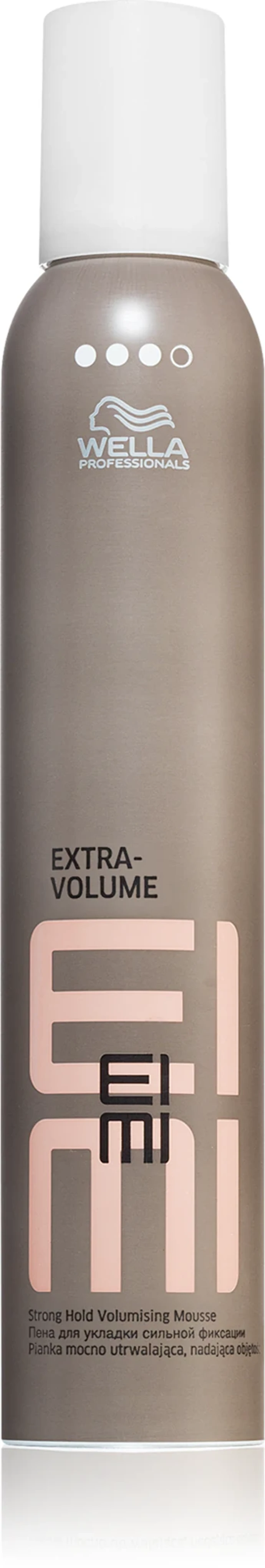 Eimi Extra Volume Mousse (Wella Professionals) – pěnové tužidlo pro extra objem s dlouhotrvající silnou fixací, vhodné jako báze pro sleek bun i wet look. Notino, 380 Kč